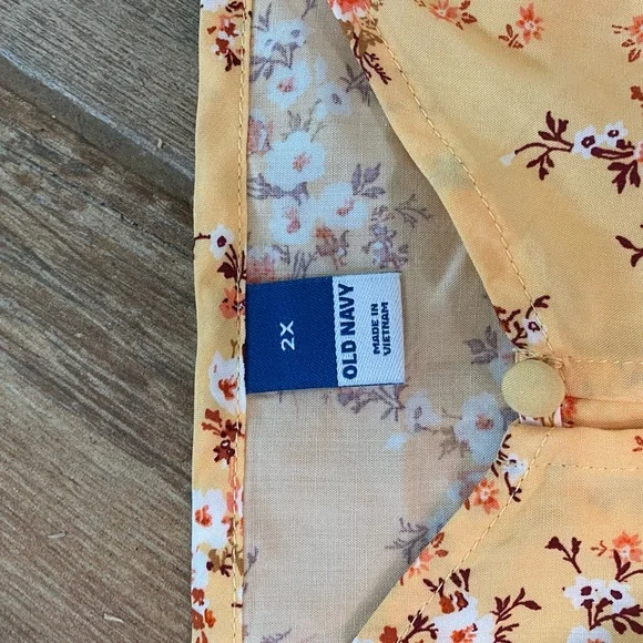 NWT old navy top - Picture 3 of 4